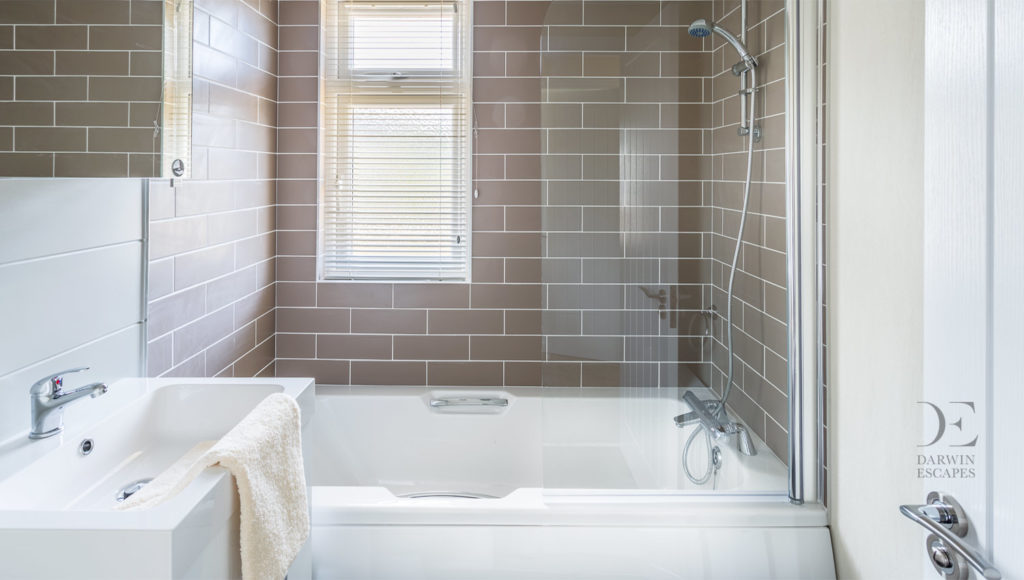 Interior shot of the bathroom in the Prestige Buckland Lodge