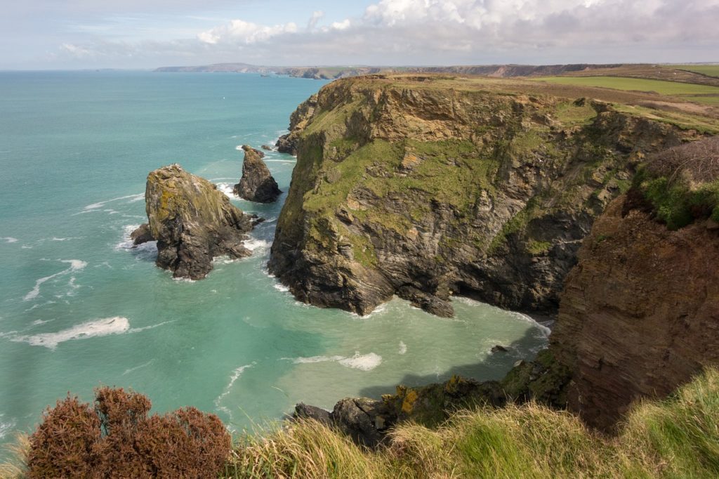 Dramatic cliffs on the Cornish coastline