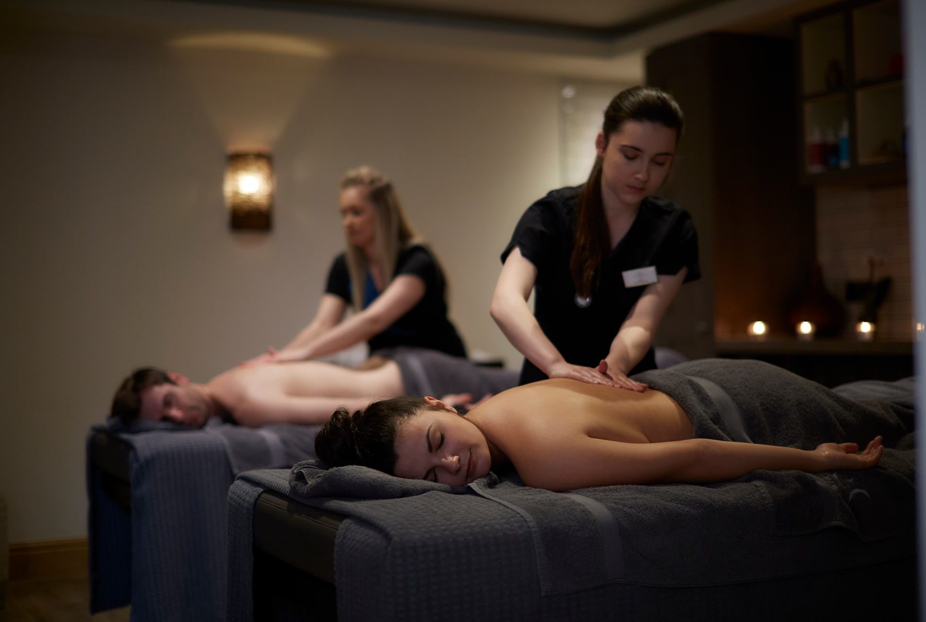 couples massage at keswick reach lodge retreat
